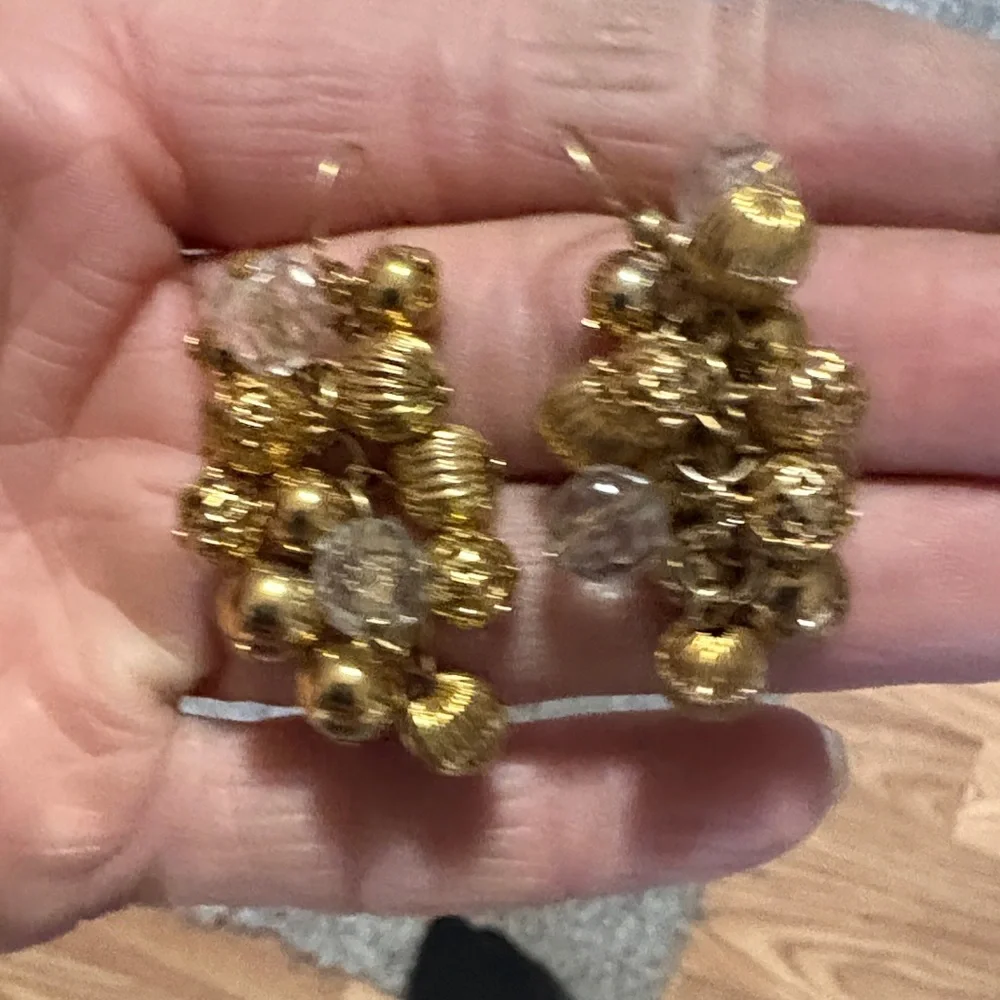 VINTAGE 70s CLUSTERED GOLD-TONE AND CLEAR BEADED DANGLE HOOK 1.8" EARRINGS - Picture 2 of 9